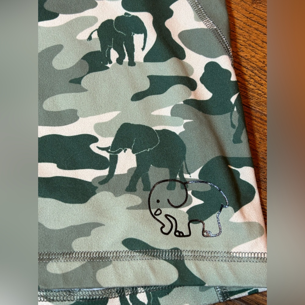 Ivory Ella Women’s XL Green Camo Biker Shorts Athletic Exercise Elephant - Picture 2 of 6